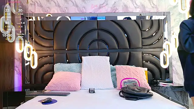 Snapshot of BunnySexyy18 chatting on November 27, 11:21 am BunnySexyy18 online show from November 27, 11:21 am