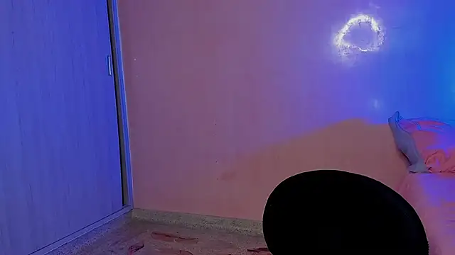 Snapshot of EmaQ0 chatting on November 13, 7:51 pm EmaQ0 online show from November 13, 7:51 pm