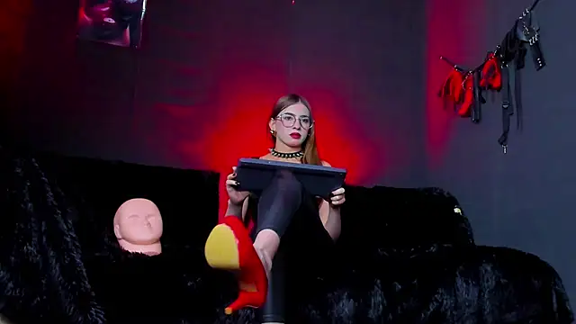 Snapshot of MartinaStones chatting on December 3, 9:03 pm MartinaStones online show from December 3, 9:03 pm