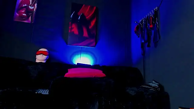 MartinaStones online show from March 18, 12:25 am