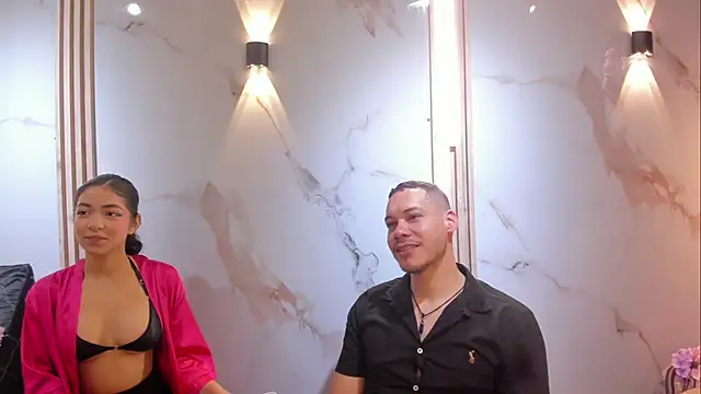 Snapshot of Aron_and_molly chatting on November 12, 12:31 pm Aron and molly online show from November 12, 12:31 pm