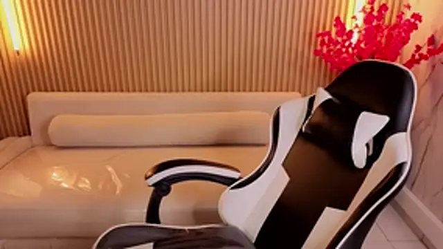 Snapshot of venus_velvet_tp chatting on February 7, 1:46 am venus velvet tp online show from February 7, 1:46 am