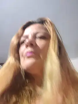 karlaanqui1 online show from December 4, 5:56 pm