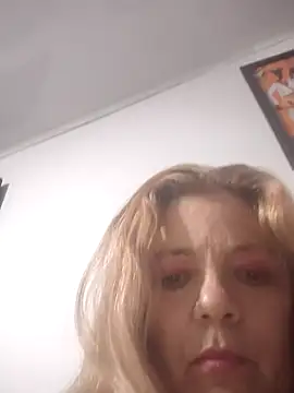 karlaanqui1 online show from April 9, 11:00 pm