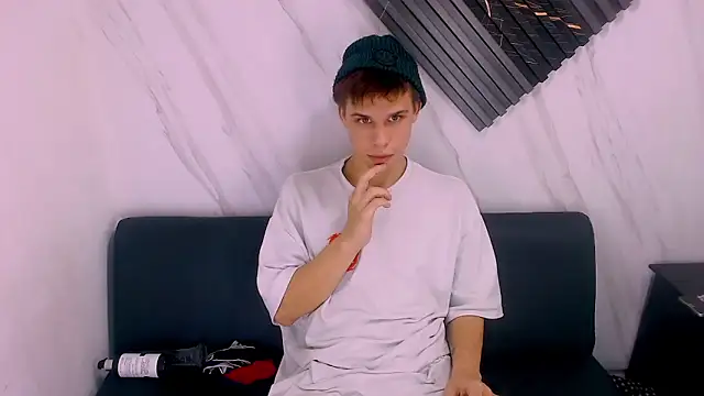 Liam York  online show from March 31, 3:52 am