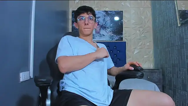 ElanGiraldo online show from June 19, 9:31 pm