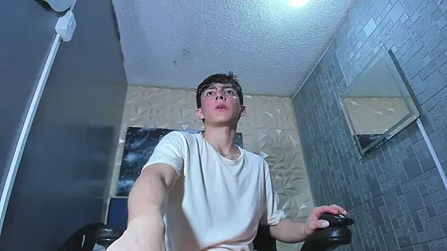 ElanGiraldo online show from April 28, 11:20 pm
