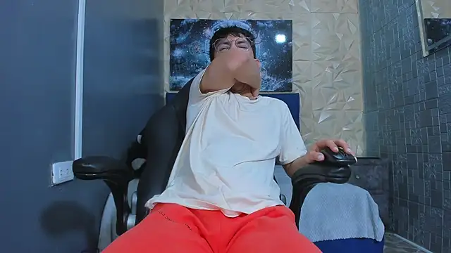 ElanGiraldo online show from May 26, 11:14 pm