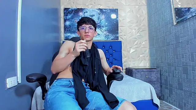 ElanGiraldo online show from May 16, 10:31 pm