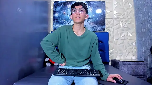 ElanGiraldo online show from April 18, 9:48 pm