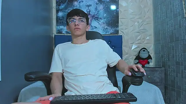 ElanGiraldo online show from May 7, 11:19 pm