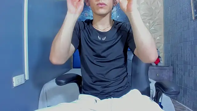 ElanGiraldo online show from July 1, 10:32 pm