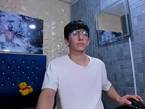 ElanGiraldo online show from March 31, 10:12 pm