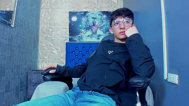ElanGiraldo online show from June 6, 11:10 pm