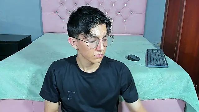 ElanGiraldo online show from January 5, 11:41 pm