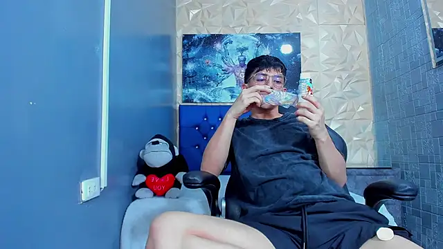 ElanGiraldo online show from May 20, 11:46 pm