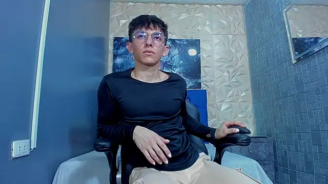 ElanGiraldo online show from May 28, 11:21 pm