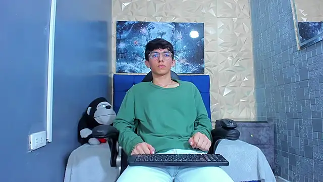 ElanGiraldo online show from May 17, 9:26 pm