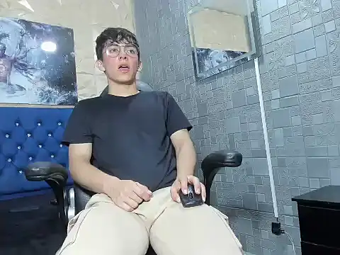 ElanGiraldo online show from March 11, 1:43 am