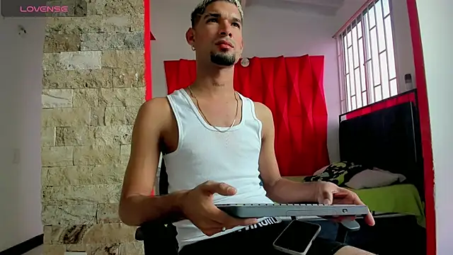 Carlitos sexy online show from November 21, 8:52 pm