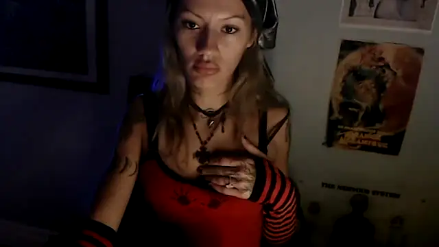 luxxylola online show from November 25, 12:05 pm