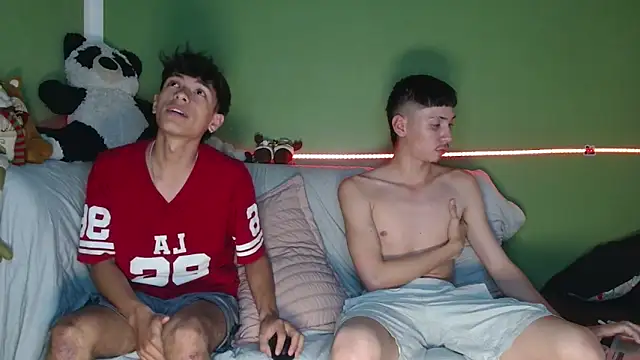 Snapshot of Kurt_williams1 chatting on December 13, 8:04 pm Kurt williams1 online show from December 13, 8:04 pm