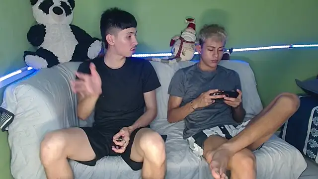 Snapshot of Kurt_williams1 chatting on December 22, 3:56 pm Kurt williams1 online show from December 22, 3:56 pm