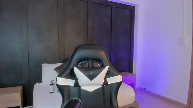 alissongirl  online show from February 18, 7:10 pm