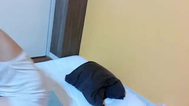 Snapshot of MoonVelour999 chatting on February 21, 3:58 pm MoonVelour999 online show from February 21, 3:58 pm