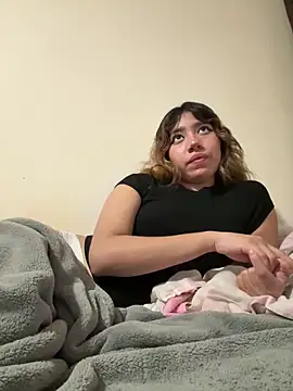 latinahorny11 online show from May 10, 7:01 am