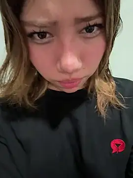 latinahorny11 online show from April 19, 7:09 am