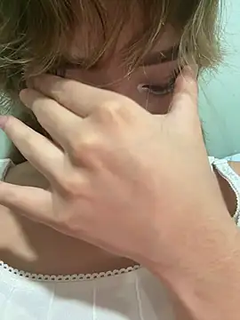 latinahorny11 online show from February 14, 5:18 am