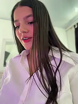 EmmiiGlow online show from April 14, 8:58 pm