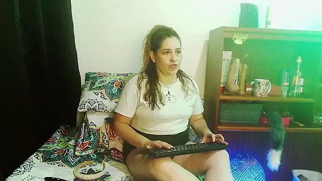 dayan hanks online show from April 12, 11:08 pm