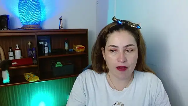 dayan hanks online show from April 18, 2:03 am