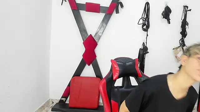 Snapshot of Lily_and_Lina chatting on November 25, 12:16 pm Lily and Lina online show from November 25, 12:16 pm