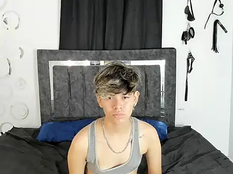 Snapshot of Lily_and_Lina chatting on November 12, 12:42 pm Lily and Lina online show from November 12, 12:42 pm