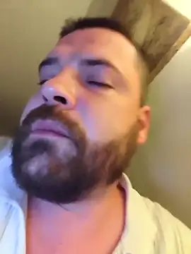 Snapshot of tomluckies chatting on November 9, 5:00 am tomluckies online show from November 9, 5:00 am