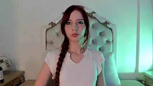 scarlett smith 3 online show from April 2, 2:30 am