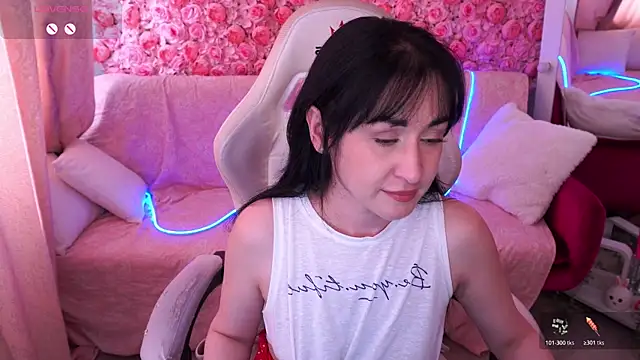 Snapshot of CarolinaaFoxyyy chatting on April 3, 12:44 pm CarolinaaFoxyyy online show from April 3, 12:44 pm