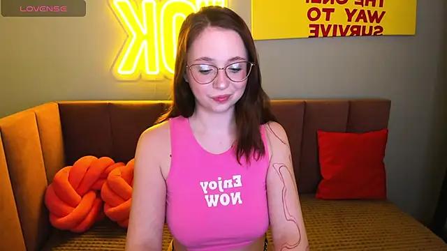 Erica Nelson online show from January 17, 1:31 am