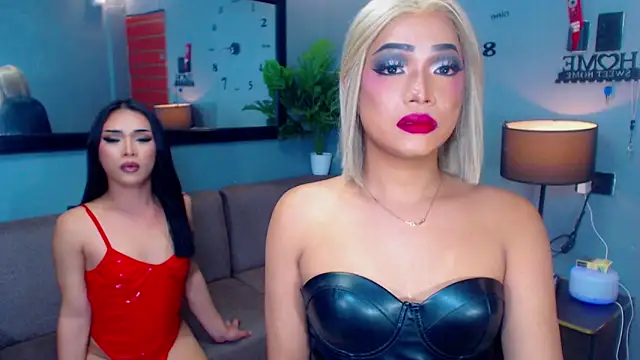 Snapshot of SavageSisters chatting on November 9, 3:16 pm SavageSisters online show from November 9, 3:16 pm