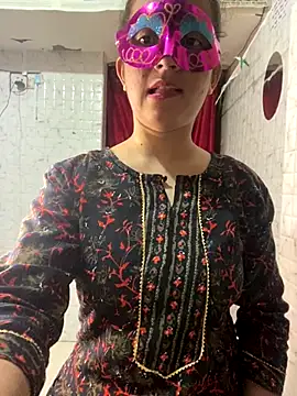 Red Queen 11 online show from November 23, 7:13 pm