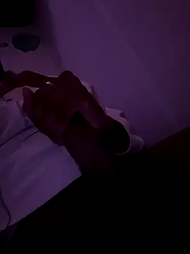 Snapshot of etalonnoir2 chatting on November 9, 11:20 pm etalonnoir2 online show from November 9, 11:20 pm