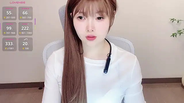 Insist6 online show from April 10, 12:45 pm