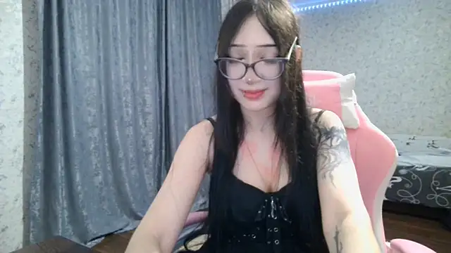 Snapshot of cupcakevice chatting on December 3, 2:16 pm cupcakevice online show from December 3, 2:16 pm