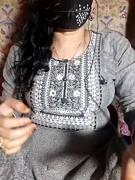 HotGirl23231 online show from May 24, 6:52 pm
