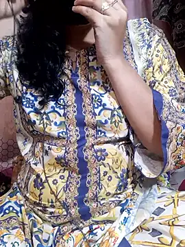 HotGirl23231 online show from January 18, 6:00 pm