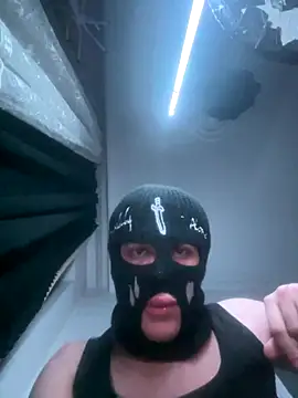 Snapshot of Alphamasteespitpiss chatting on December 16, 1:32 am Alphamasteespitpiss online show from December 16, 1:32 am