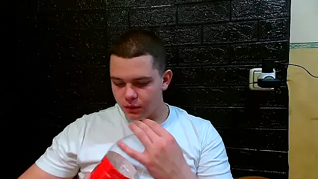 CuteButNaughty  online show from December 1, 9:04 pm